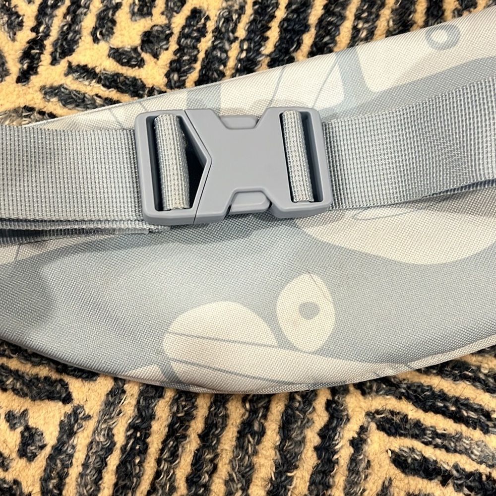 Nike Heritage Waistpack Fanny Bag - Blue Print - NWOT - Picture 6 of 7